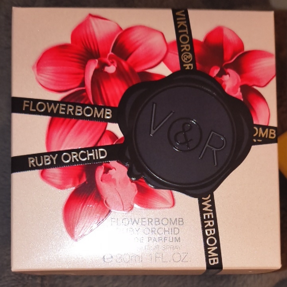 Viktor & Rolf Ruby Orchid Flowerbomb Perfume
